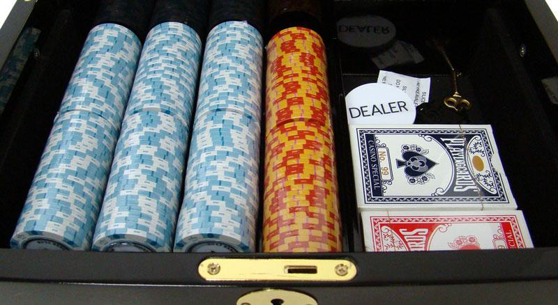 500 Monte Carlo Poker Chips with Mahogany Case