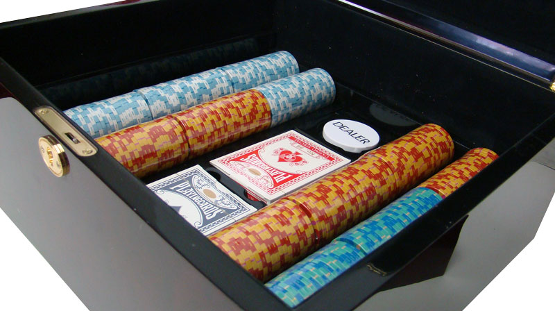 750 Monte Carlo Poker Chips with Mahogany Case