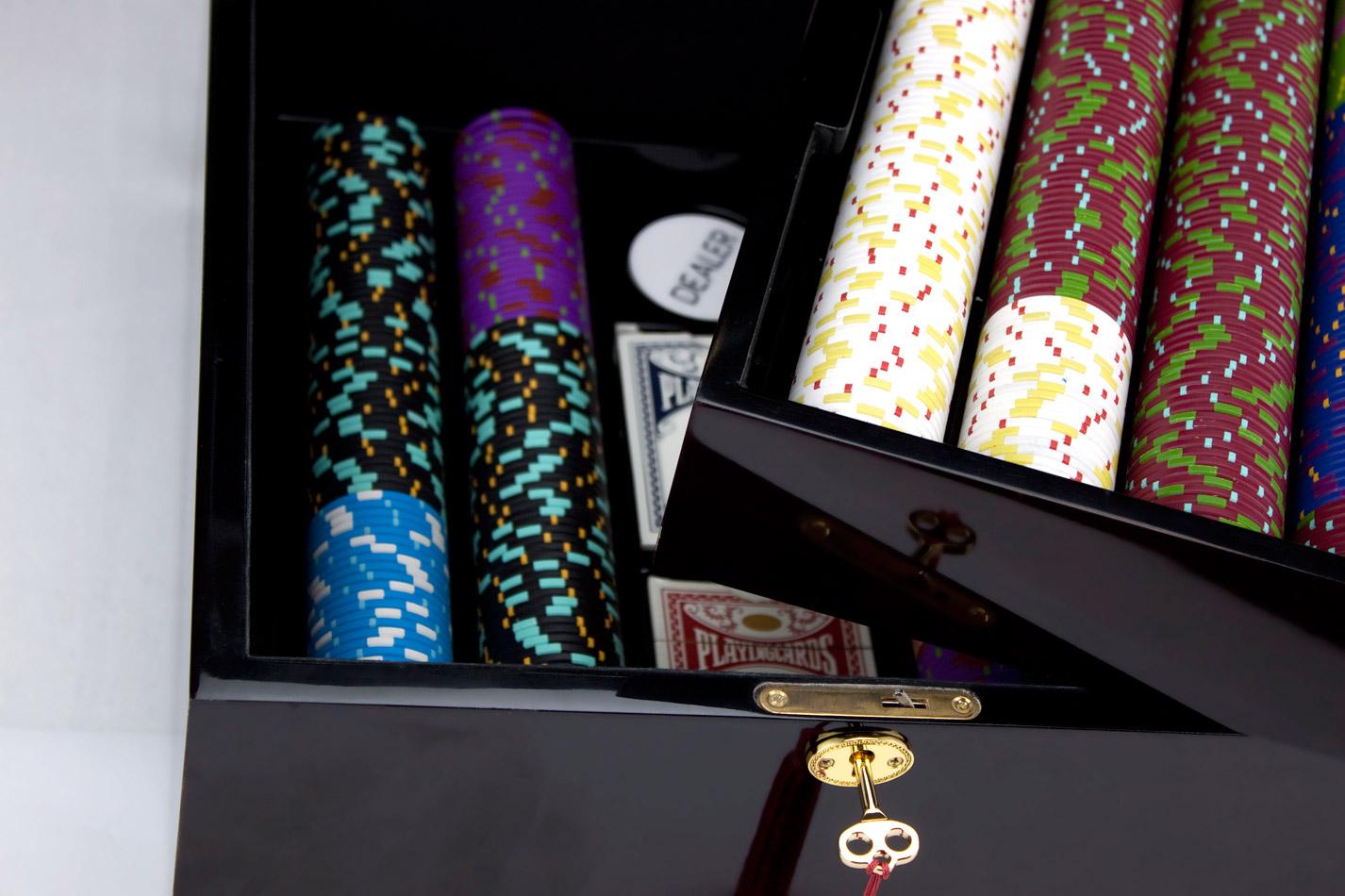750 Rock & Roll Poker Chips with Mahogany Case