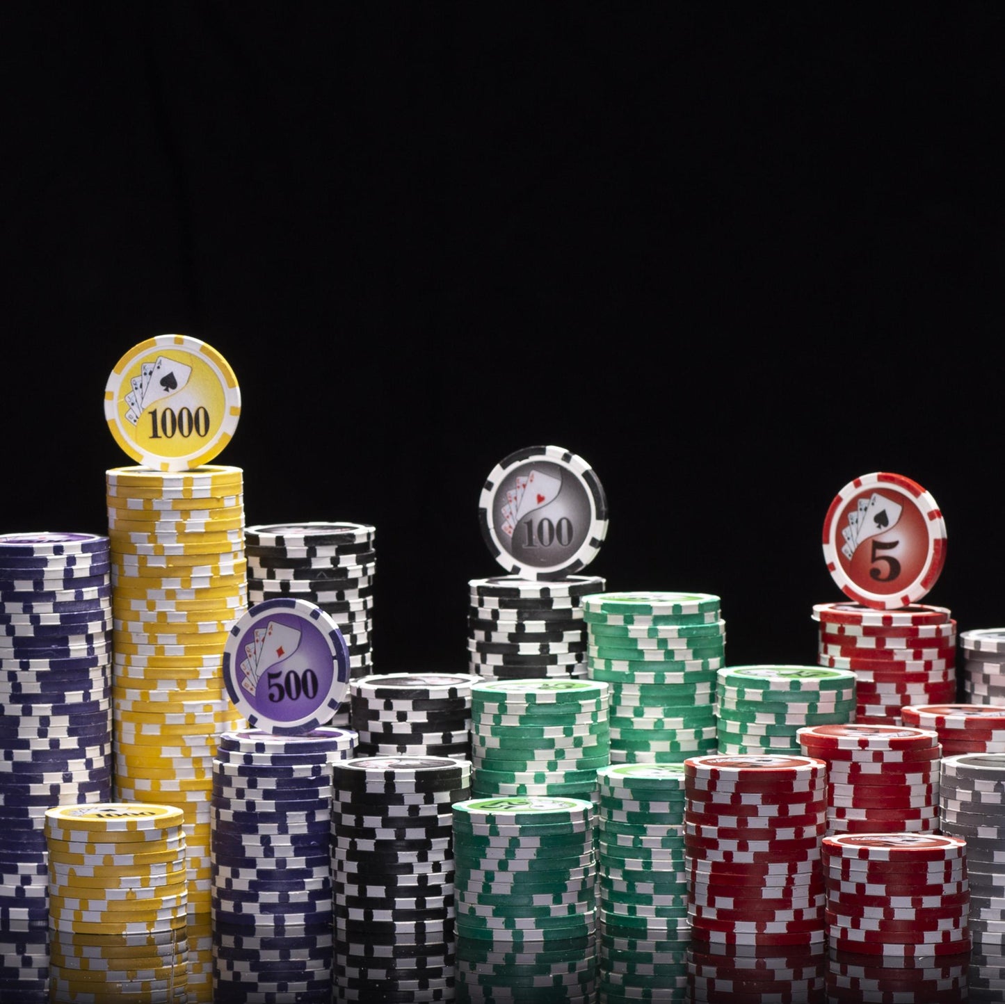 300 Yin Yang Poker Chips with Wooden Carousel